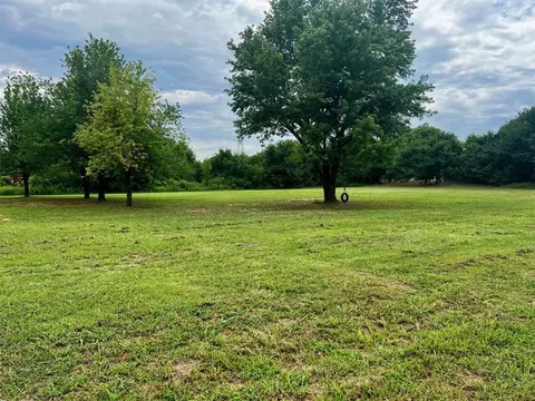 Spring Valley Lane, Yukon, OK 73099