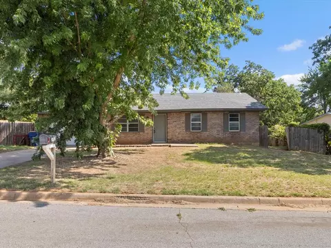 3413 E Noble Dr, Edmond, OK 73034
