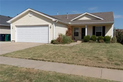 904 Tulip Dr, Yukon, OK 73099