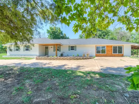 5361 Lakeview Dr, Harrah, OK 73045