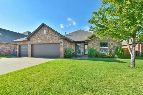 9825 SW 28th St, Yukon, OK 73099