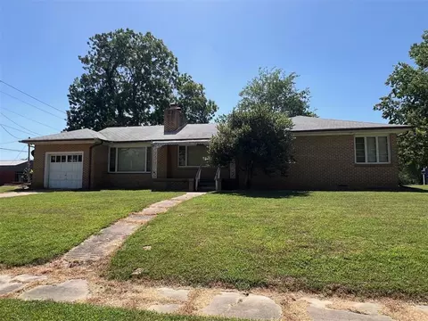 805 S Seminole Ave, Weleetka, OK 74880