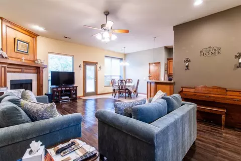 11209 Larkin Ln, Midwest City, OK 73130