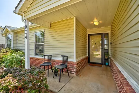 1024 Cedarcrest St, Norman, OK 73071 photo 2