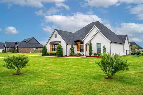 10014 Lacewood Dr, Edmond, OK 73025