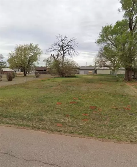 515 N Locust Ave, Elk City, OK 73644