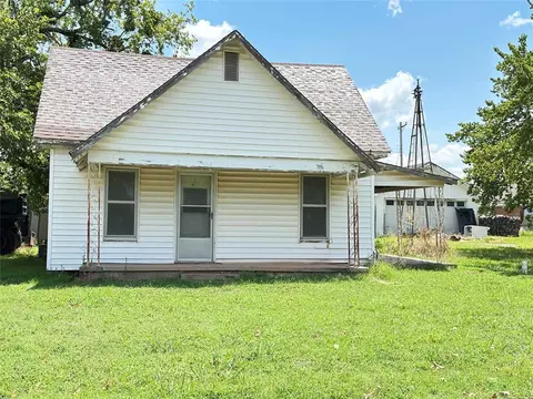 304 S Oak St, Chandler, OK 74834