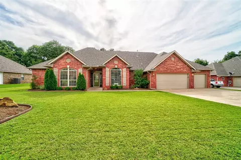 1519 Pecan Crossing Dr, Shawnee, OK 74804