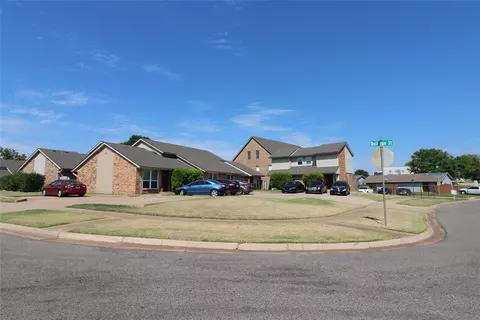 225 Bull Run St, Norman, OK 73071