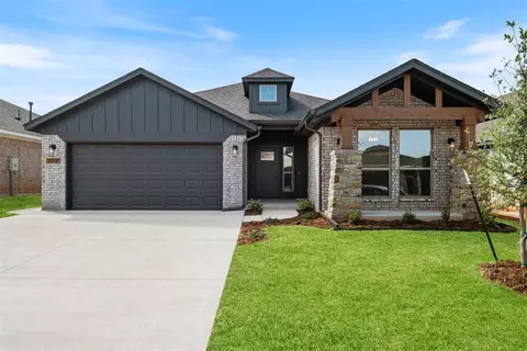 3808 NW 176th St, Edmond, OK 73012