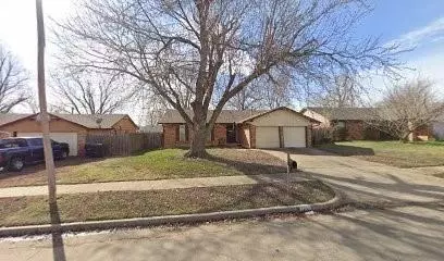 1021 S Morgan Dr, Moore, OK 73160