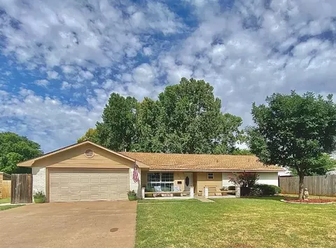 329 S 23rd St, Clinton, OK 73601