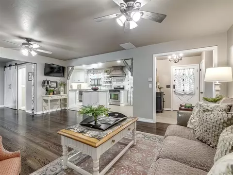 320 E 9th St, Edmond, OK 73034 photo 5