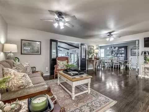 320 E 9th St, Edmond, OK 73034 photo 4