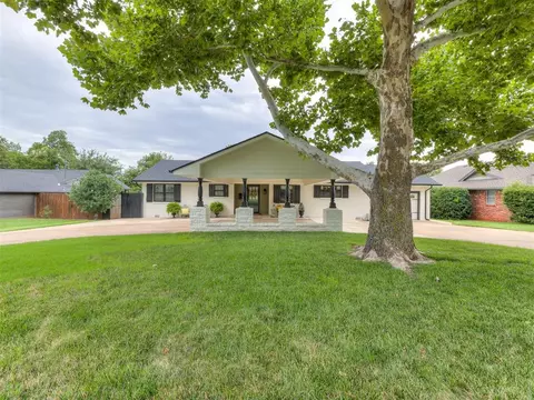 320 E 9th St, Edmond, OK 73034 photo 2