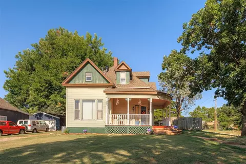 1102 S 12th St, Chickasha, OK 73018