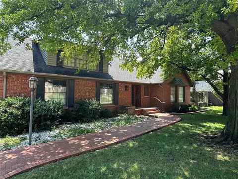 6610 Trenton Rd, Nichols Hills, OK 73116