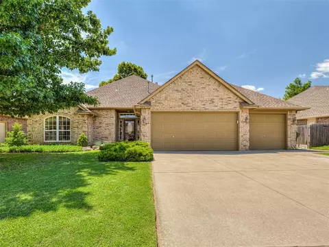 924 Majestic St, Yukon, OK 73099