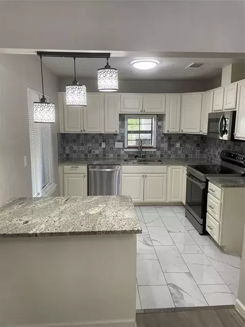 518 S Main St, Lexington, OK 73051
