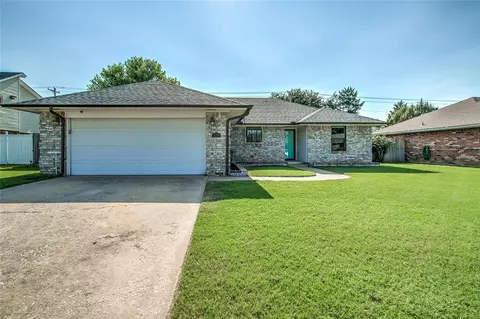 1709 Honeysuckle Ln, Midwest City, OK 73130