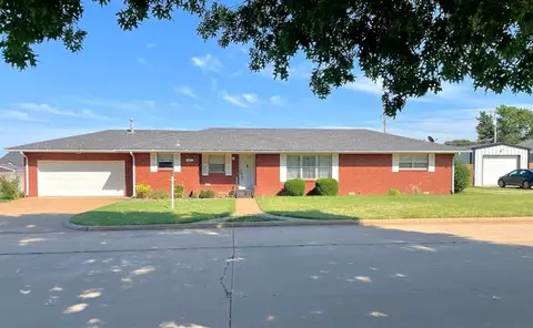 1216 Grandview Dr, Weatherford, OK 73096