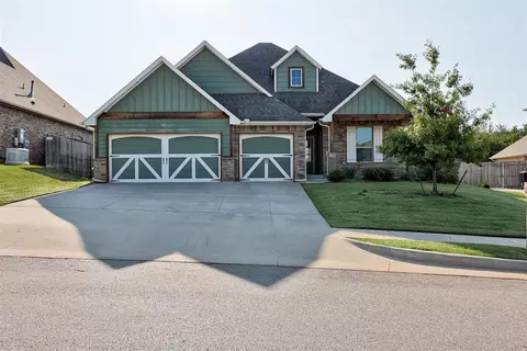 3140 Hunter Crest Dr, Edmond, OK 73034