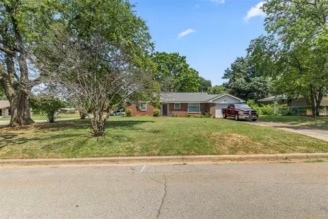 1301 S 10th St, Chickasha, OK 73018