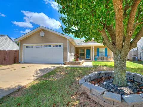 2401 Hunting Horse Trl, Norman, OK 73071