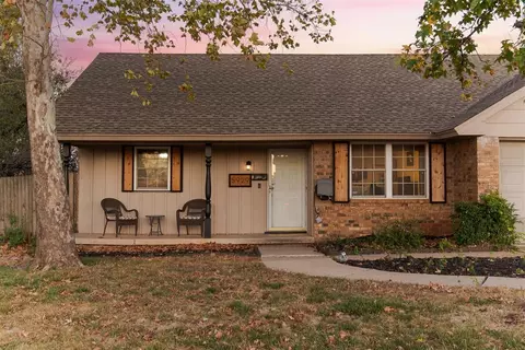 5929 NW 72nd Pl, Warr Acres, OK 73132