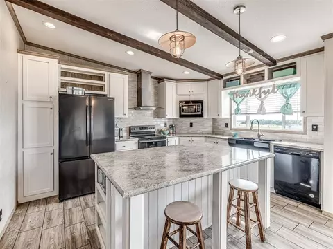106 Clover Ln, Amber, OK 73004