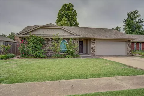 1136 NW 7th Pl, Moore, OK 73160
