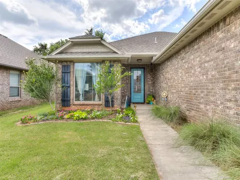 241 Kimberly Dr, Edmond, OK 73003