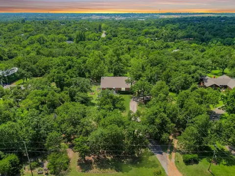 6501 Hidden Hills Dr, Edmond, OK 73034