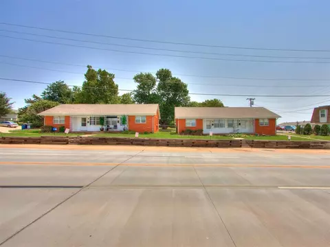 2 N Baumann Ave, Edmond, OK 73034