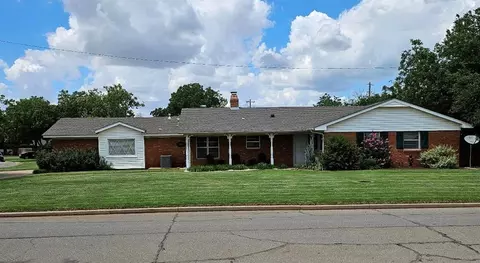 201 E Lakeside Dr, Altus, OK 73521