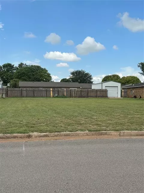 2055 W 7th Pl, Elk City, OK 73644
