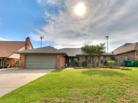 1824 Ridgeway Dr, Yukon, OK 73099