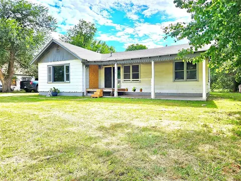 525 N Broadway St, Hobart, OK 73651