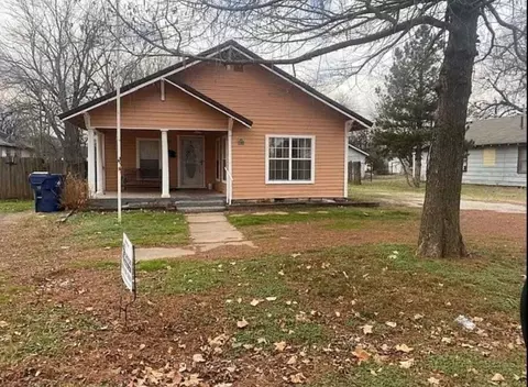 610 SW 4th St, Lindsay, OK 73052