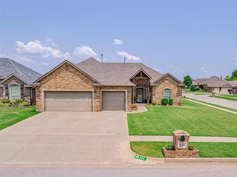717 Brian Ct, Moore, OK 73160