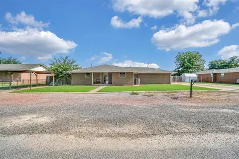 804 W 2nd St, Granite, OK 73547