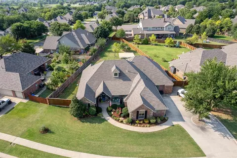 2011 Hallbrooke Ct, Norman, OK 73071