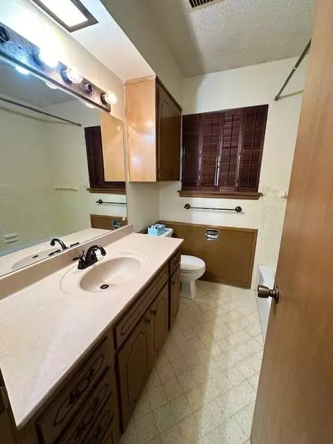 3713 N Riverside Dr, Bethany, OK 73008 photo 23