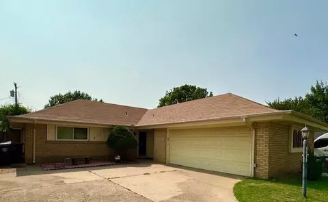 3713 N Riverside Dr, Bethany, OK 73008 photo 2