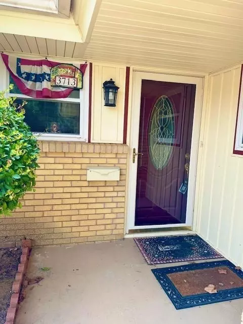 3713 N Riverside Dr, Bethany, OK 73008 photo 3