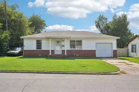 1004 S 2nd St, Yukon, OK 73099