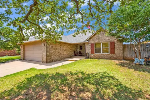 3405 Crownoaks Dr, Duncan, OK 73533