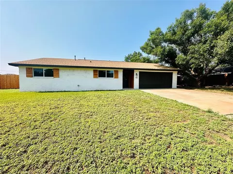1016 S Trail Dr, Altus, OK 73521