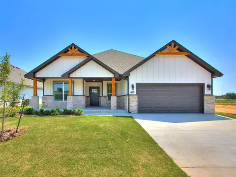 7704 Woods Edge Way, Yukon, OK 73099