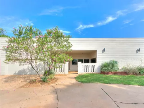 5929 NW 81st St, Oklahoma City, OK 73132